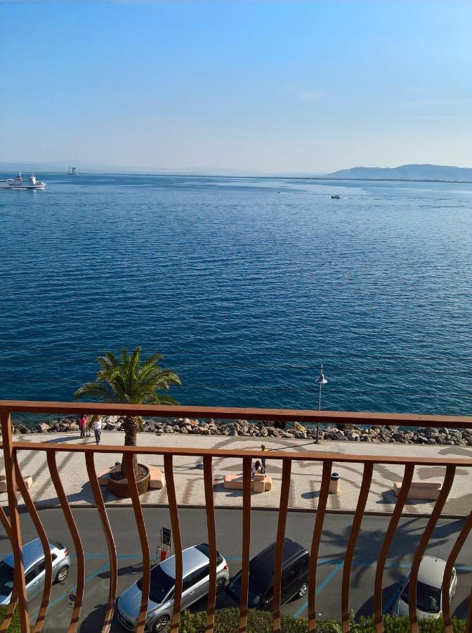 Seaside Haven: Porto Santo Stefano Apartment with Beach Access Exterior photo