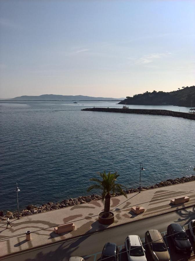 Seaside Haven: Porto Santo Stefano Apartment with Beach Access Exterior photo